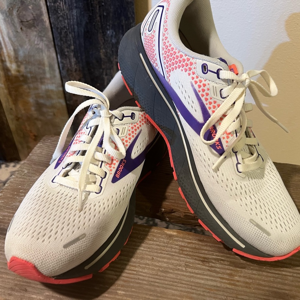 Brooks Ghost 14 Women’s White/Purple Athletic Shoes